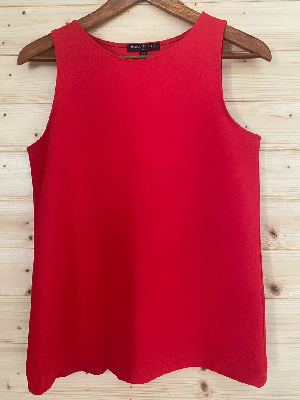 Banana Republic Factory Red Sleeveless Blouse XS Scoop Neck Tulip Split Back
